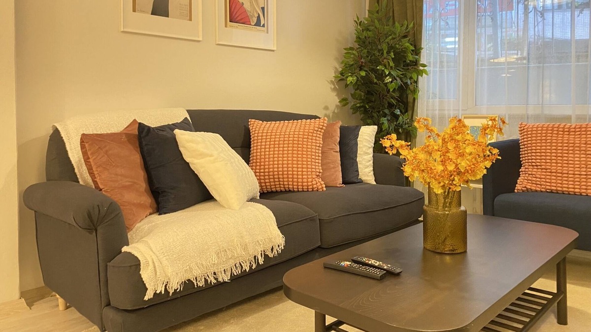 Osmanbey Apartment | Chic and Roomy Flat Near City's Nisantasi Mall