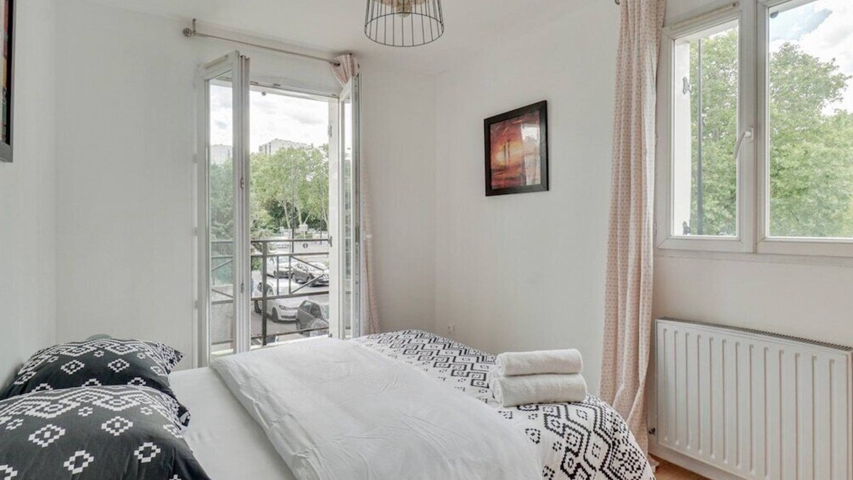 Aubervilliers Apartment | Chic apart with parking near Paris