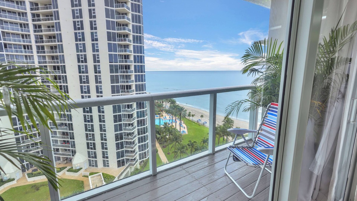 Sunny Isles Beach Hotel | Chic apartment in brilliant Sunny Isles Beach with AC, fitness room