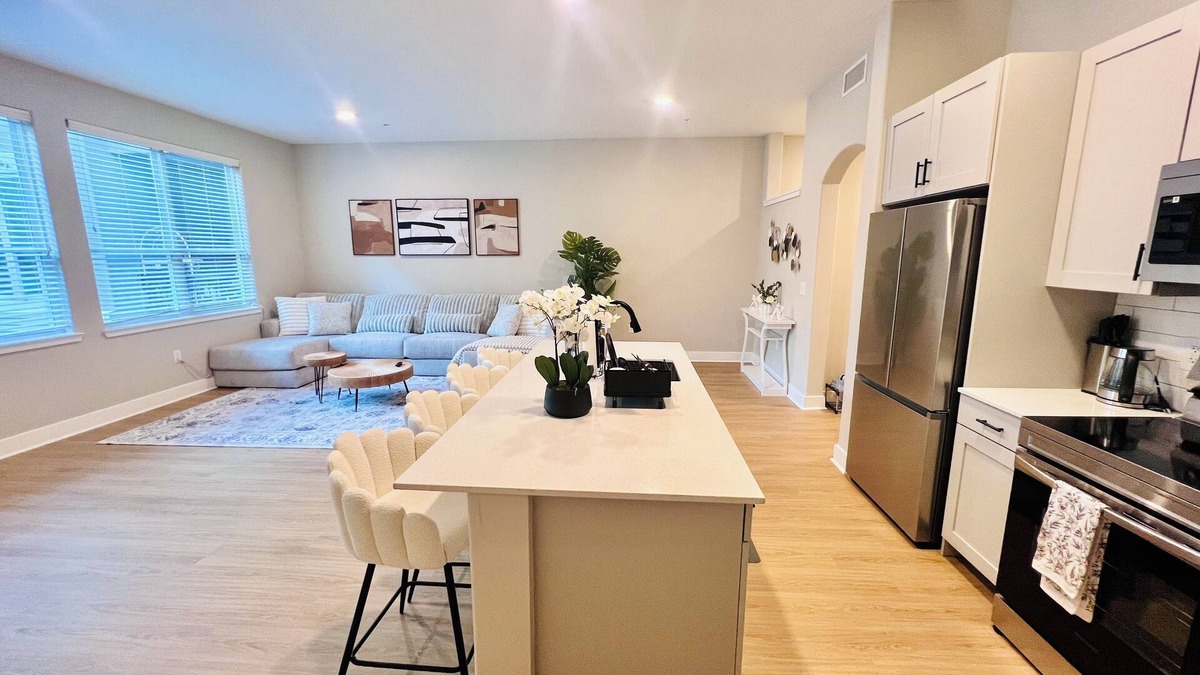 Towson Apartment | Chic Apartment Facing Towson Mall