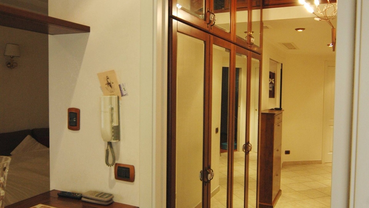 Zona XIX Casal Morena Apartment | Chic apartment in Rome with Jacuzzi!
