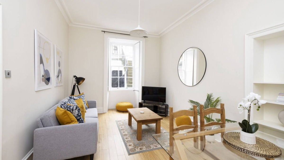 Stockbridge Apartment | Chic Apartment near Stockbridge Market