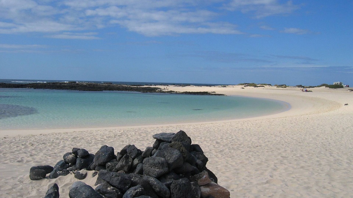 El Cotillo Apartment | Chic apartment with sea views on a sandy beach, large roof terrace and WiFi