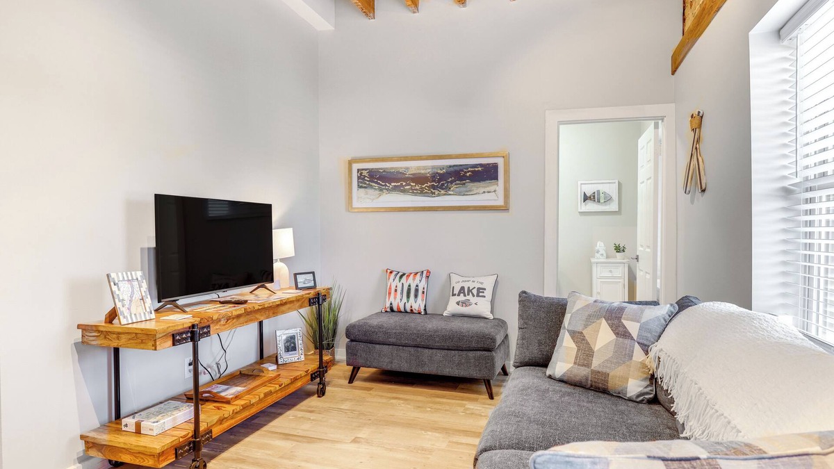 Canandaigua Apartment | Chic Apt in the Heart of Downtown Canandaigua