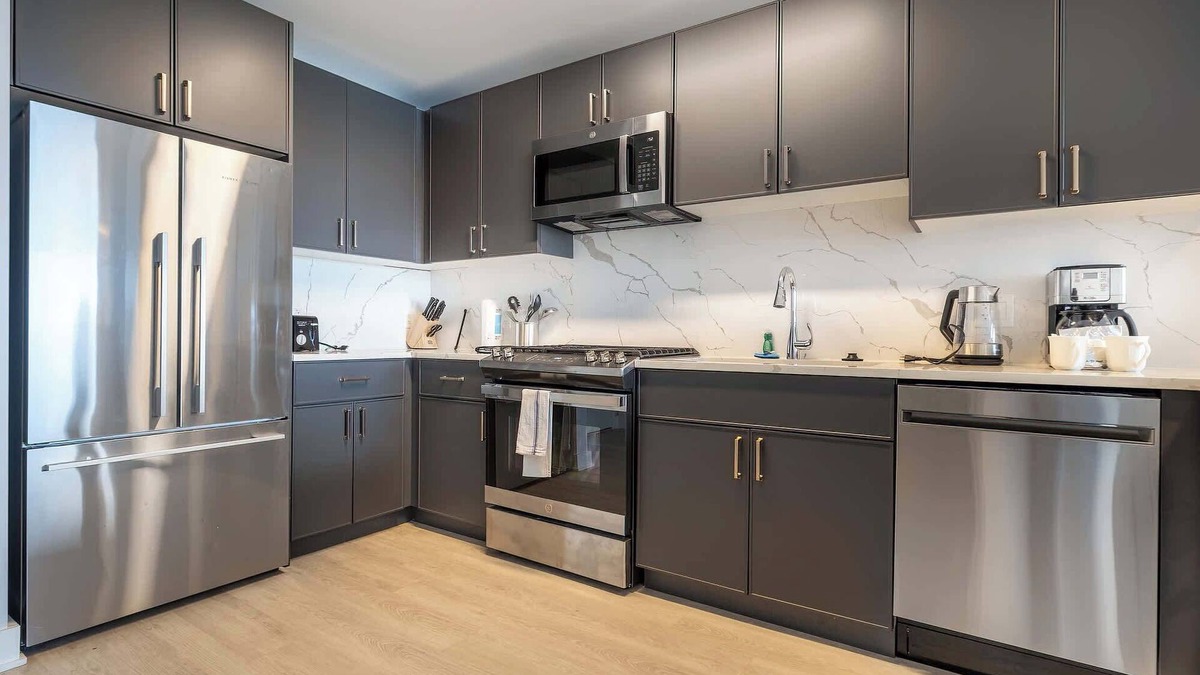 New Rochelle Apartment | Chic Apt with Indoor Pool & Gym