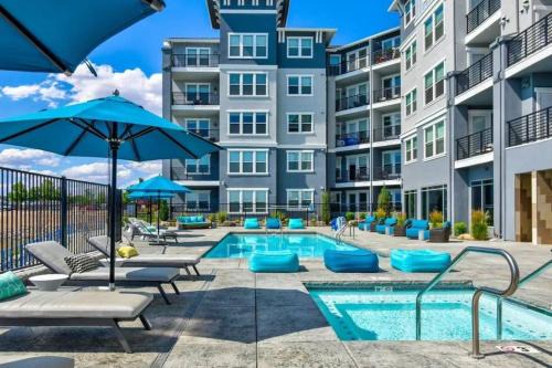 Sparks Apartment | Chic Apt with Jacuzzi, Pool Nr Casino & Shopping