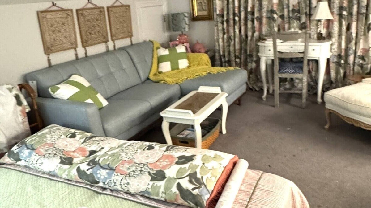 Charlotte House | Chic Barbie Dream Suite for Female Traveling Nurses! Charlotte, NC
