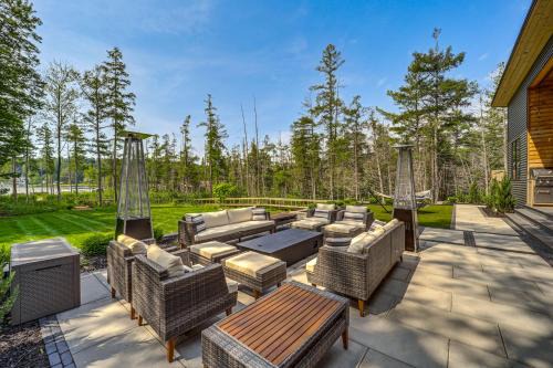 Bellaire House | Chic Bellaire Home with Outdoor Kitchen on Clam Lake