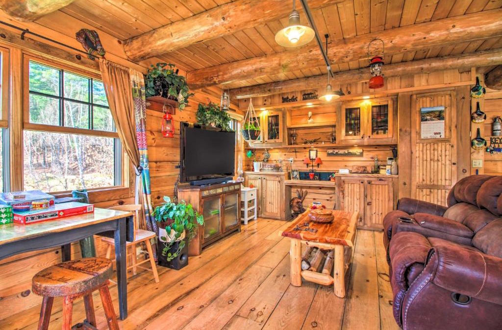 Florence House | Chic Brandon Cabin with Pool, Hot Tub and Sauna!