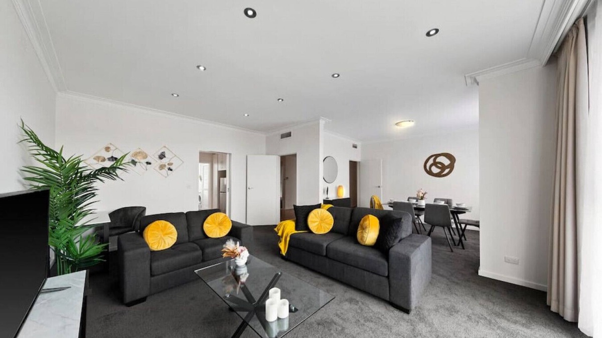 Caulfield North Apartment | Chic Caulfield North Retreat