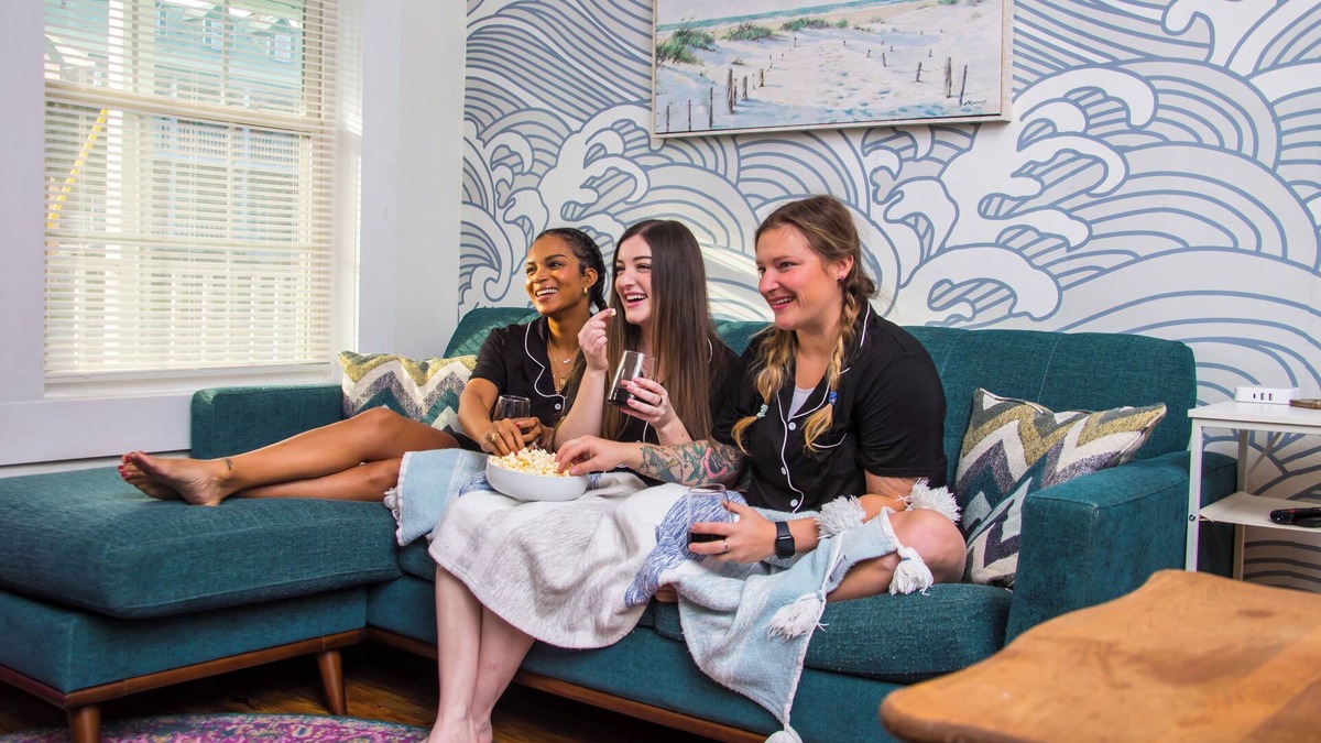 Old East Hill House | Chic & Central/Less than a 10-minute drive to Pensacola Beach!