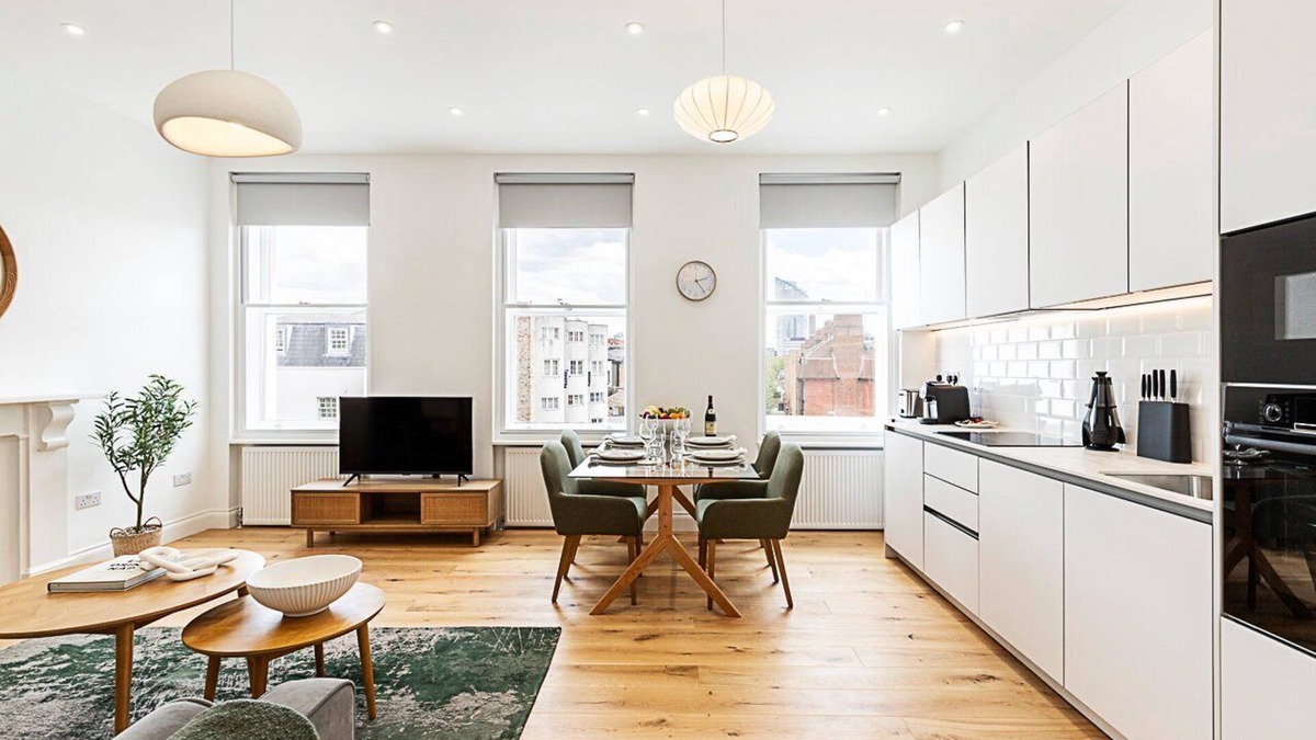 Redcliffe Apartment | Chic Chelsea Retreat: Bright Space & Balcony Bliss