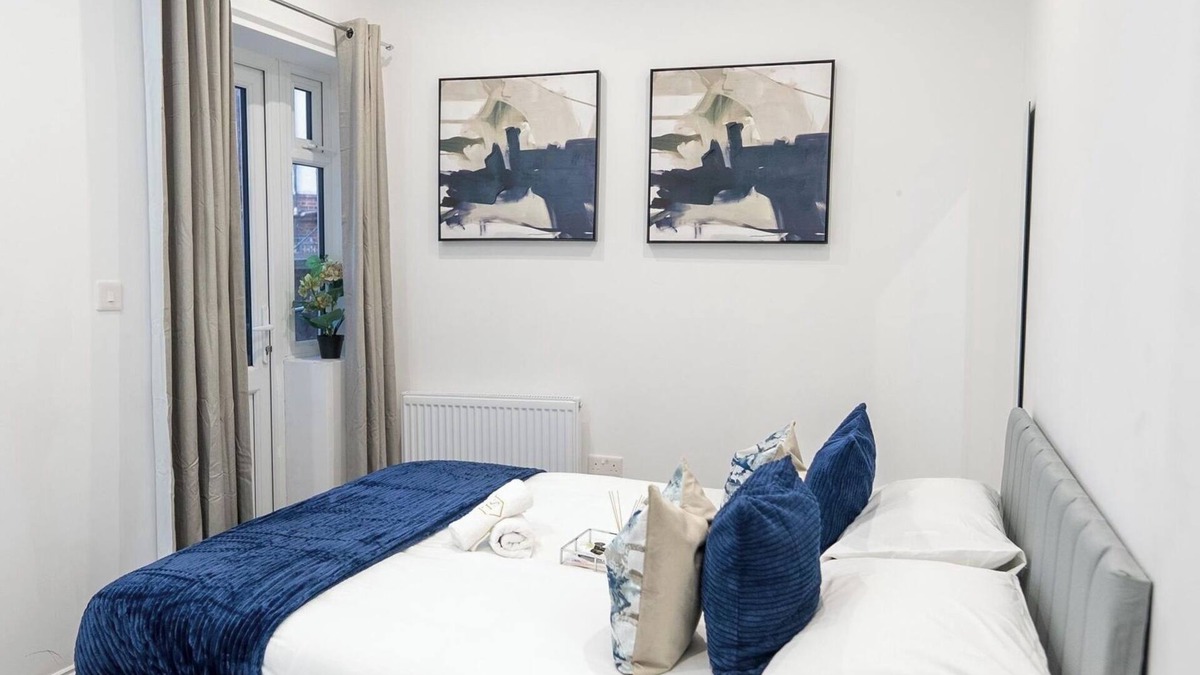 Wallington Apartment | Chic City Apartment in Wallington