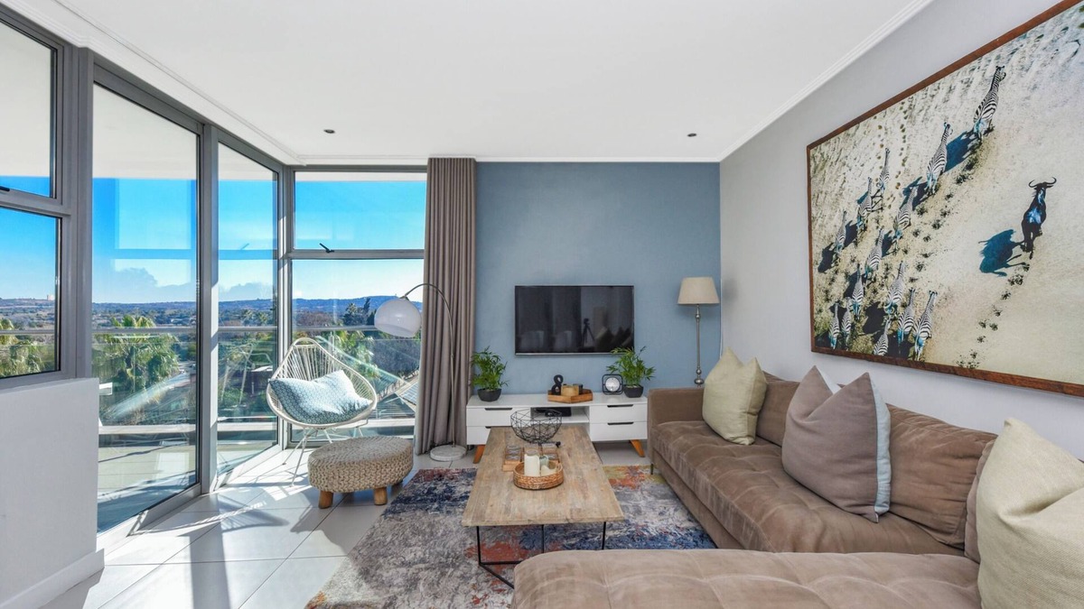 Greater Johannesburg Metropolitan Area Apartment | Chic City Escape at The Apex on Smuts