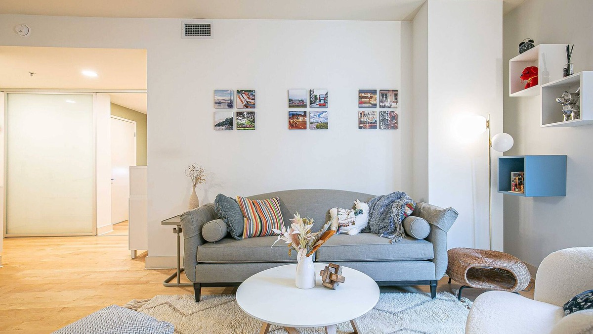 Rincon Hill Apartment | Chic City Getaway in the Heart of Urban Lansing - A Perfect Escape Awaits #41904