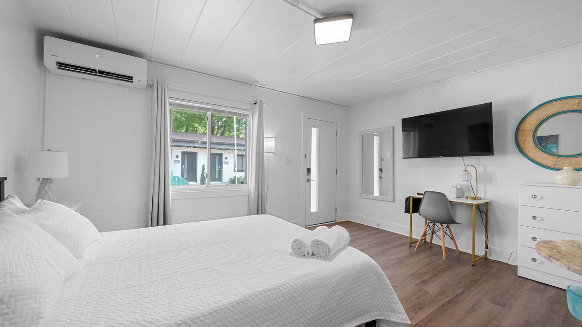 Near East Columbus Apartment | Chic City Retreat 93A