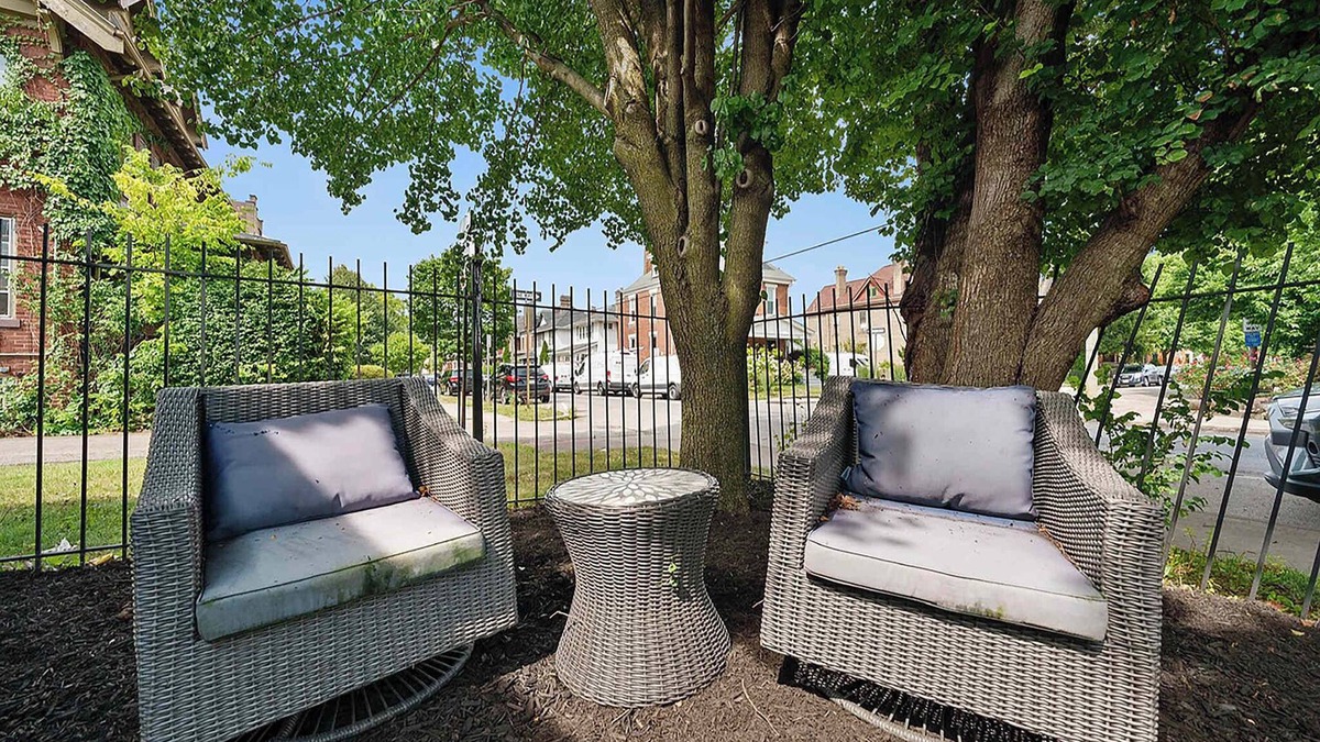 Near East Columbus Apartment | Chic City Retreat 93B