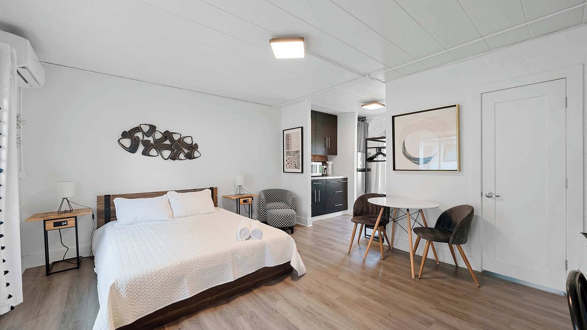 Near East Columbus Apartment | Chic City Retreat 93B