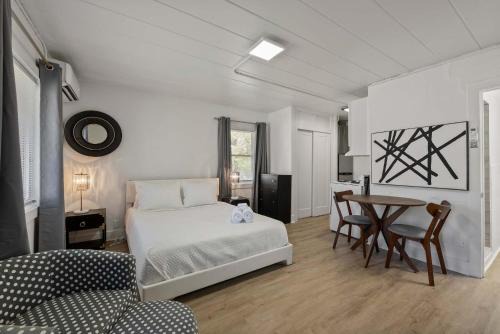 Near East Columbus Apartment | Chic City Retreat 99 For 2
