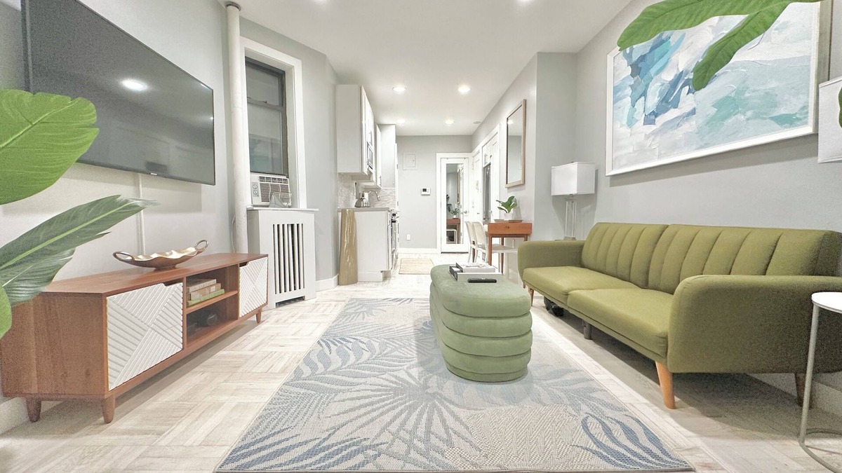 Chelsea Apartment | Chic Clean Renovated 1-bedroom Home with fast WiFi, laundry room in NYC