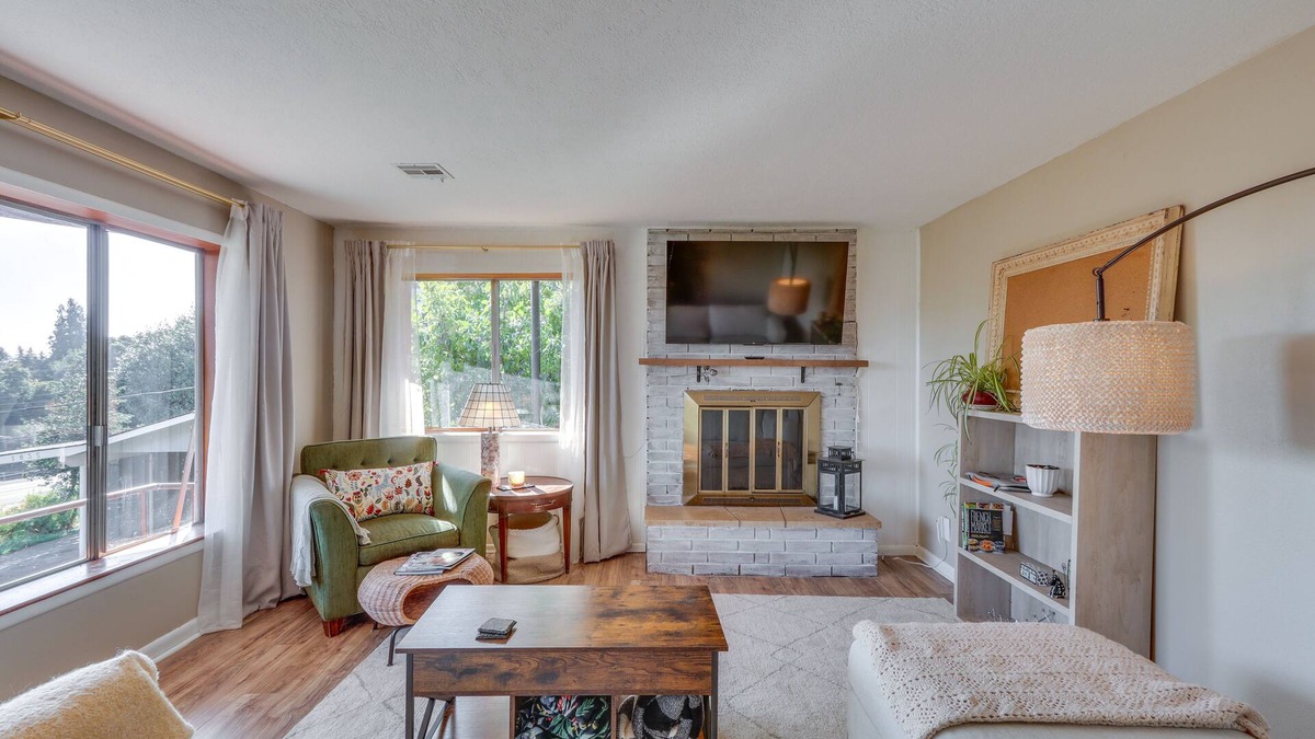 Columbia City Apartment | Chic Columbia City Vacation Rental w/Kayaks!