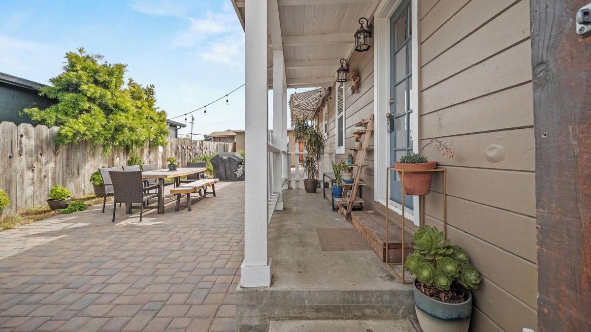 Seaside House | Chic comfort just a stroll from the sea!