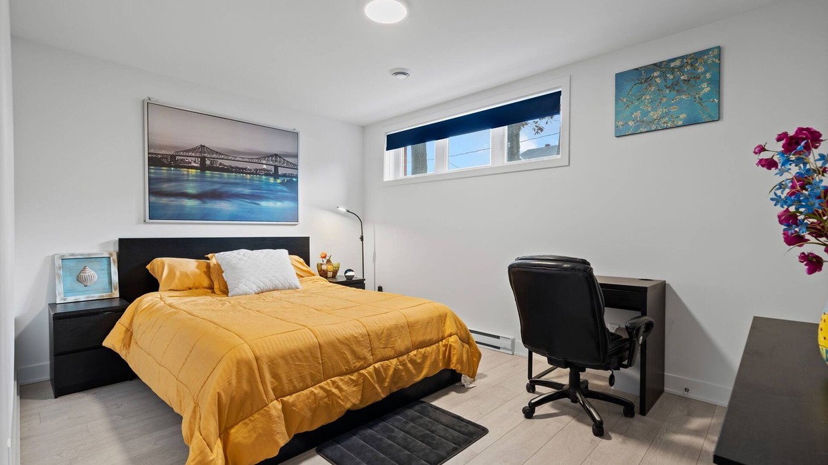 Longueuil House | Chic Condo ! 15 Mins from Downtown Montreal: Pool and BBQ