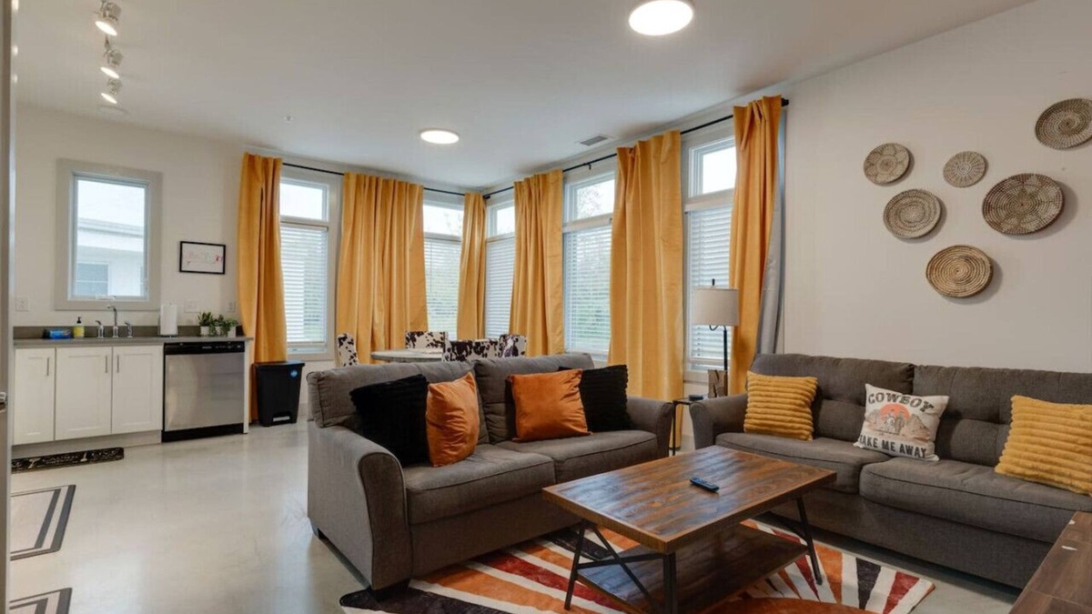 South Nashville Condo | Chic Condo: 2mi to Downtown, Sleeps 8+, by Geodis