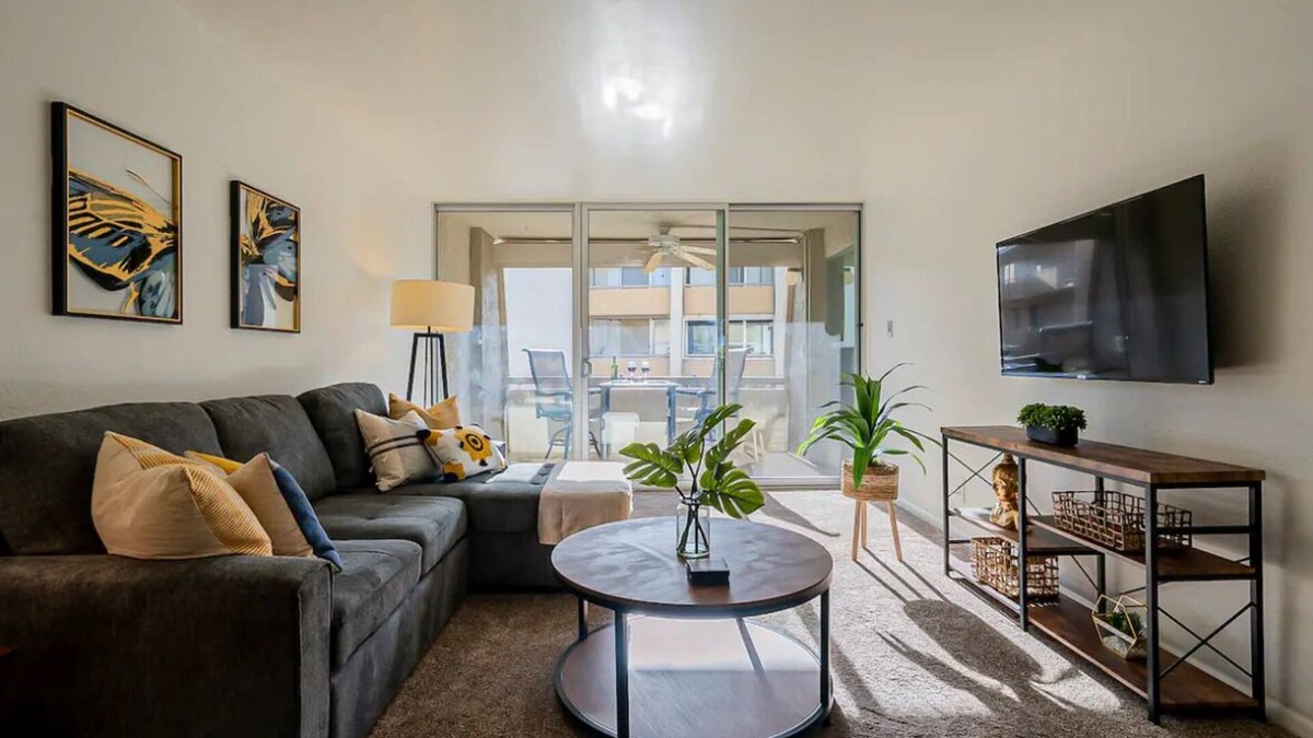 Entertainment District Condo | Chic Condo - Only a 5 Minute Drive to Old Town!