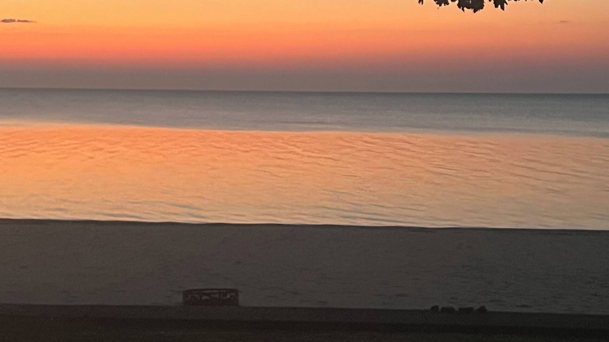 Tawas City Cottage | Chic cottage in Tawas City with stunning views