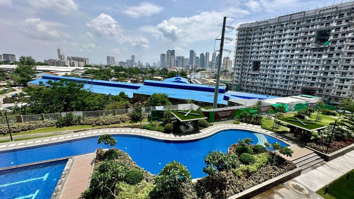 Santolan Condo | Chic & Cozy 2 bedroom Condo Unit w/Pool View - Kize Staycation