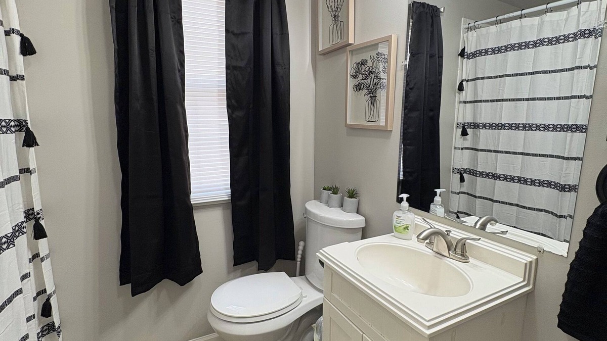 South Bend House | Chic & Cozy 2BR, Walk to Notre Dame Fun!