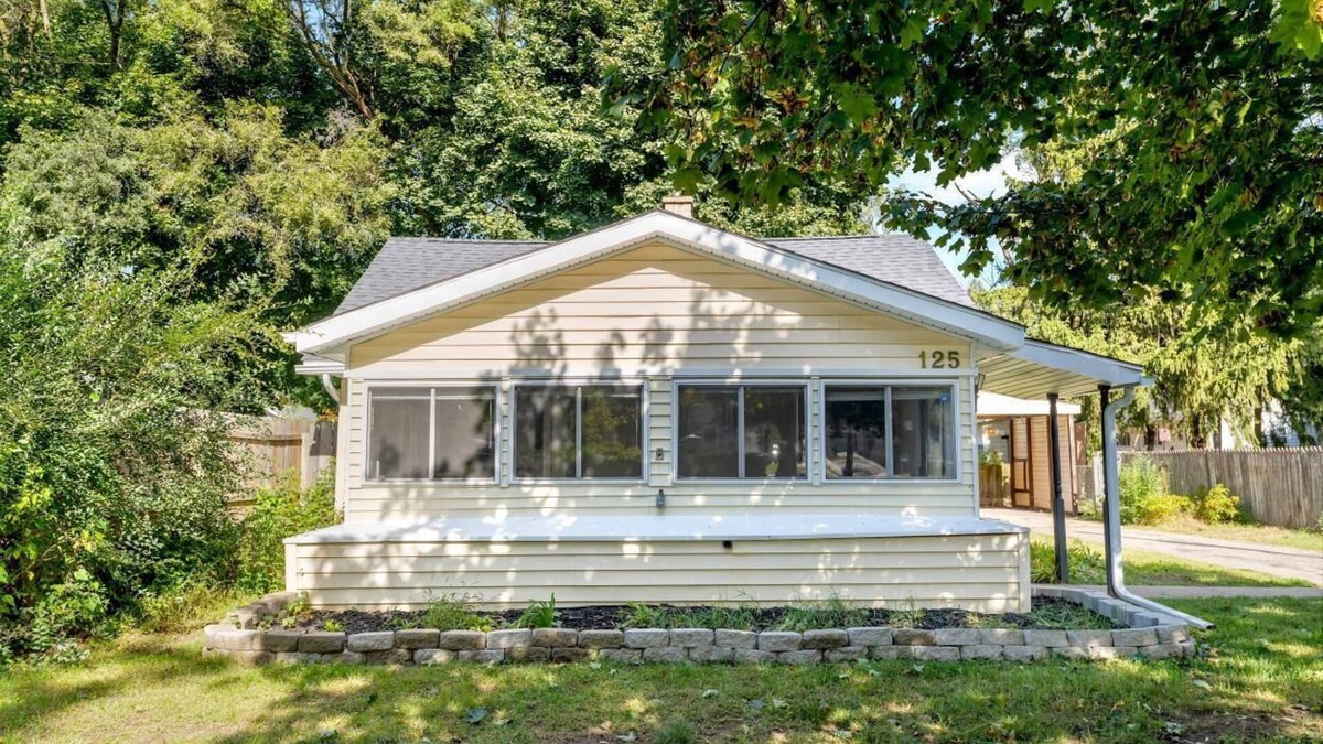 Kentwood House | Chic & Cozy Modern Retreat /10 Mins to Downtown & Airport