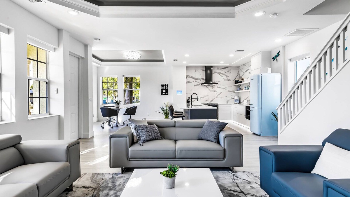 Fort Myers House | Chic & Cozy River District Townhouse