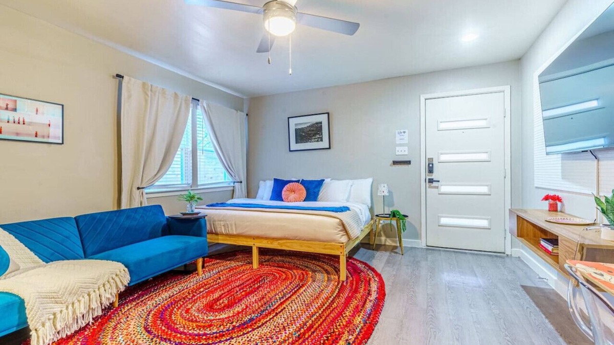 Allandale Apartment | Chic Deluxe Studio | Pet Friendly | 10 min to DT