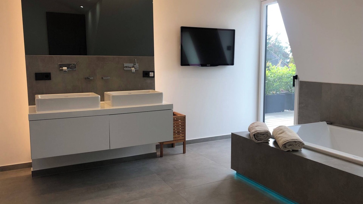 Obermenzing Apartment | Chic DG Whg 2 rooms + wellness bath + roof terrace (special conditions for monthly rent)