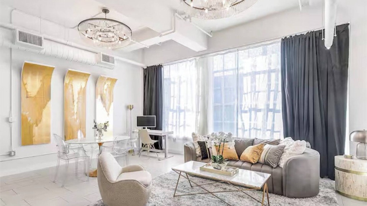 Downtown Los Angeles Apartment | Chic DTLA 1-bedroom sleeps 4 with Rooftop Pool and Free Parking