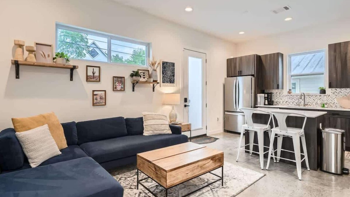 Govalle House | Chic East Austin Home-New-Walkable-Private Yard