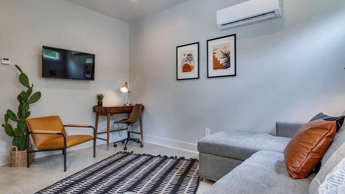 Greenwood House | Chic East Nashville Townhouse Retreat