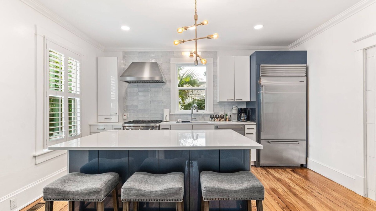 Downtown Historic District House | Chic+Eco Friendly! Chefs Kitchen Quick Walk to Old City and Public Park!