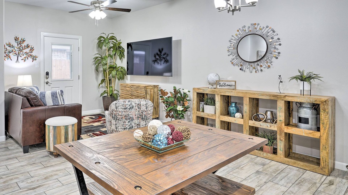 Edinburg Apartment | Chic Edinburg Escape: Hike, Fish, & Explore!