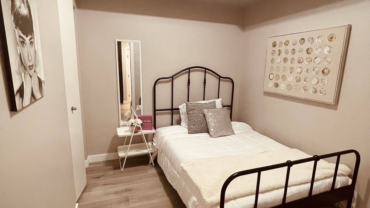 Fort Gary Condo | Chic Entire 2 bedroom 1 bath condo + Gym + Free parking