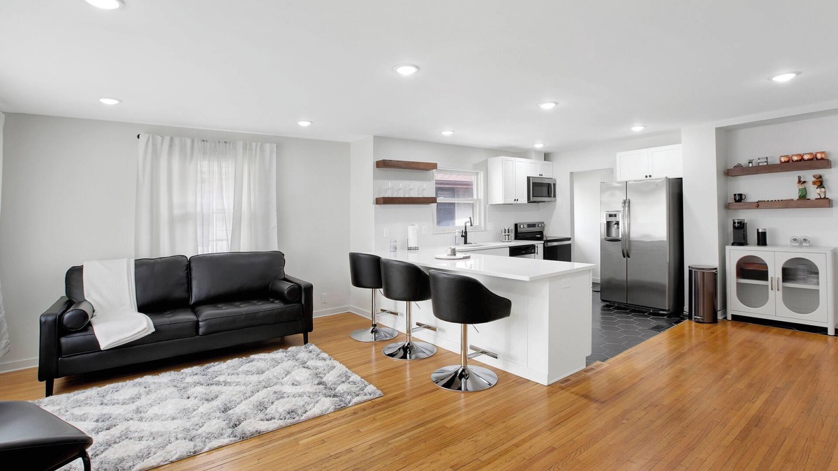 Diamond Lake House | Chic Escape Near Mall of America