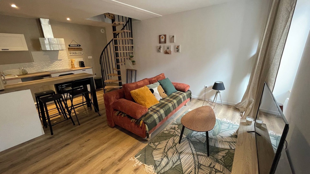 Chauvigny Apartment | Chic et Lumineux Dans le Bourg