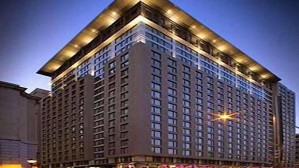 International District Condo | CHIC EXECUTIVE DOWNTOWN CONDO WITH FREE GARAGE PARKING NEAR THE OLD PORT !n