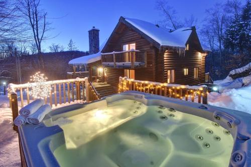 Labelle Ski Chalet | Chic Familiale, Relaxant avec spa en montagnes