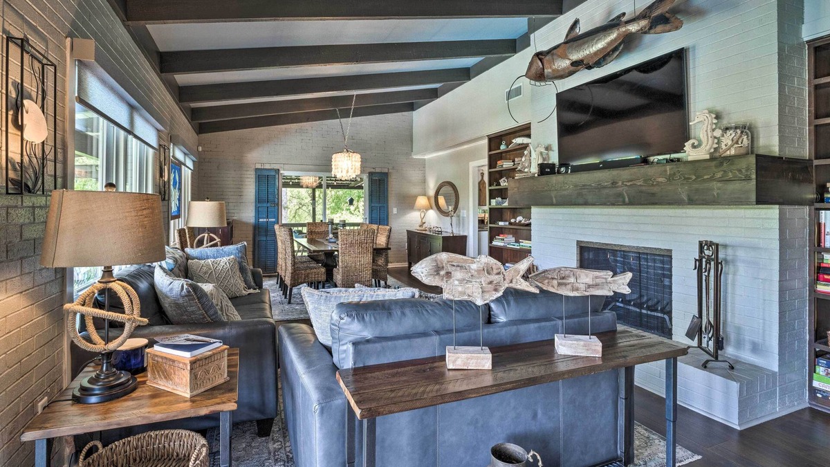 Lampasas House | Chic Family-Friendly Home with Outdoor Oasis!