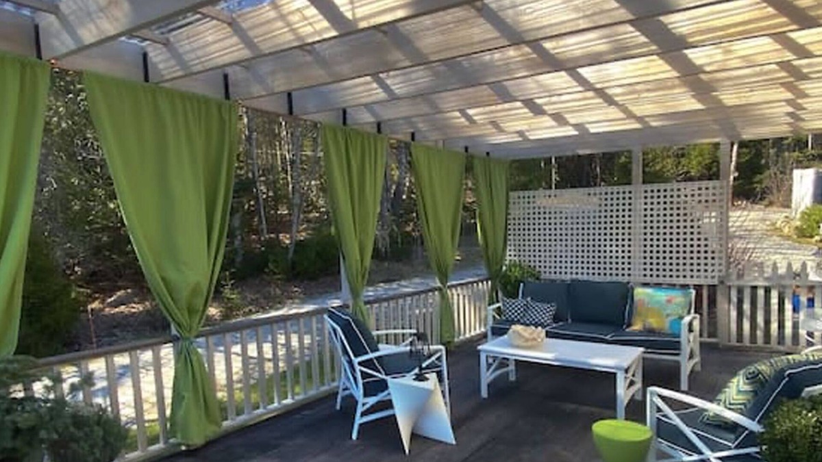 Blue Hill House | Chic Farmhse Cottage, private beach, WiFi unlimited streaming/zoom, A/C, 600sf