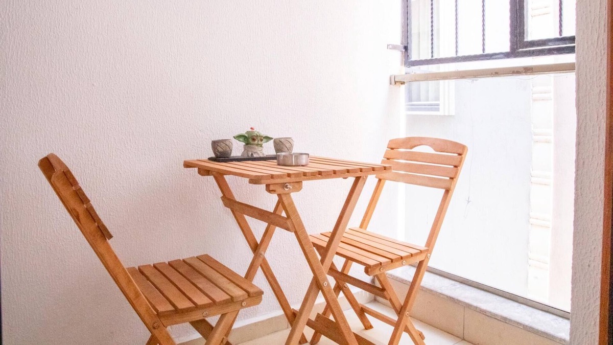 Cigli Apartment | Chic Flat w Balcony, Central Location