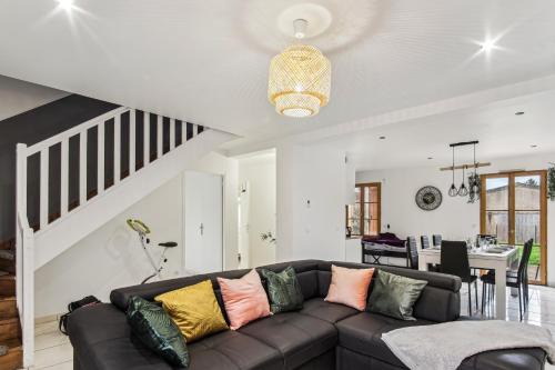 Meaux Apartment | Chic friendly and spacious house